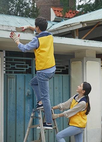 집 수리 봉사단|진안군 10개면에 신청을 받아 도배 및 장판, 지붕신축까지 집수리봉사단이 직접 집수리를 해드립니다.