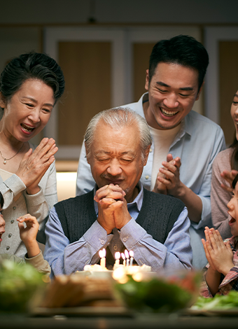 어르신 생신상|진안군의 생신을 맞은 어르신을 찾아 생신상을 차려드리기를 운영하고 있습니다.